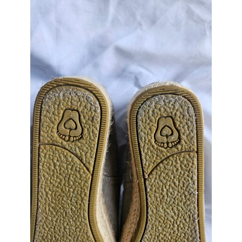 BOB’S by Skechers  Memory Foam Women’s Canvas  Wedge Espadrille Taupe Size 7.5 M